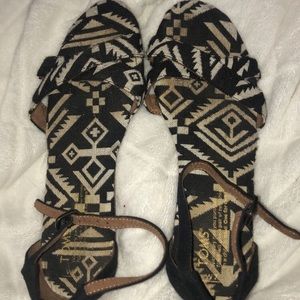 TOMS sandals sz 7